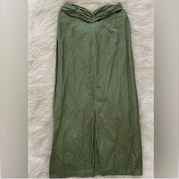 Vince NWT Twist Front Skirt in Dark Pistachio
Size 2 MSRP $395 - Picture 9 of 13